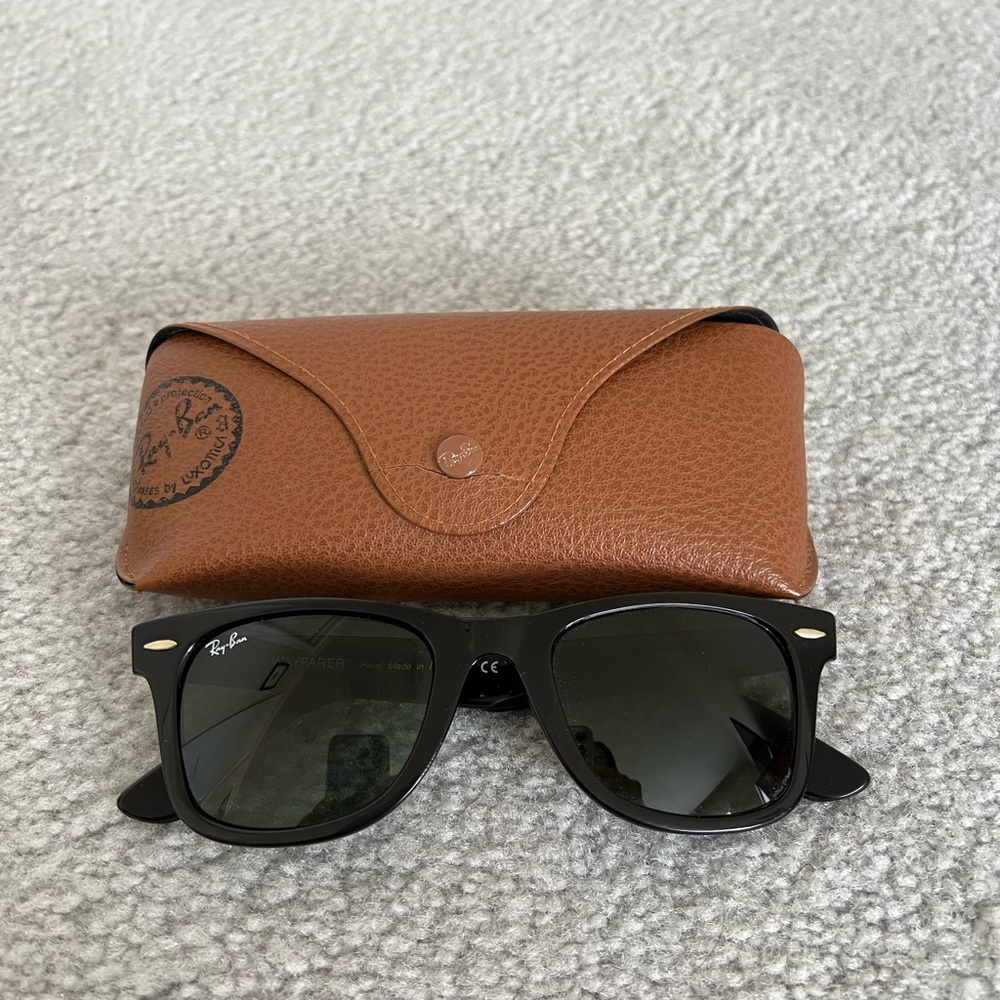 Ray Ban Wayfarer Sunglasses - Picture 1 of 5